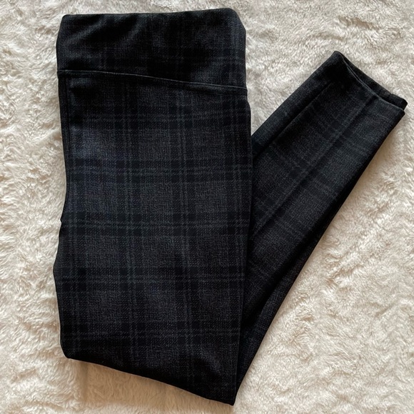 Smooth Checkered Leggings - Picture 1 of 4